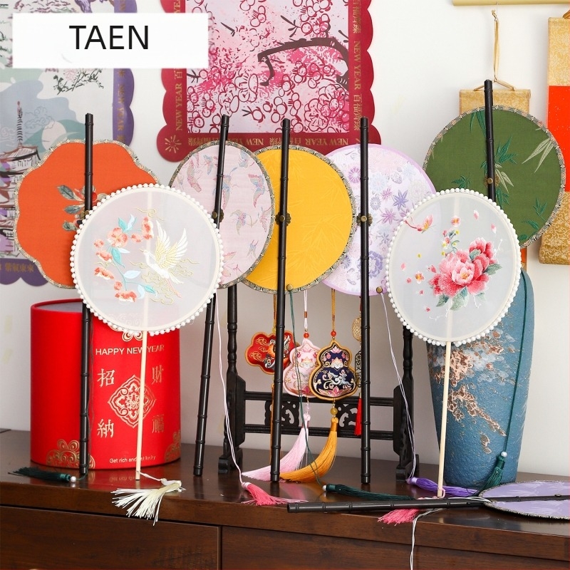 Kínai antik stílusú kézfán hosszú nyéllel és bojtokkal, anyag: szövet, márka: Tane, egyedi csomagolás