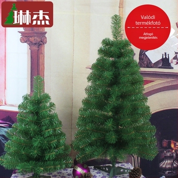 Lin Jie karácsonyfája (anyag: környezetbarát PVC, vasdrót, polipropiléndrót; kategória: karácsonyfák; felhasználás: bevásárlóközpont, otthon, iskola)
