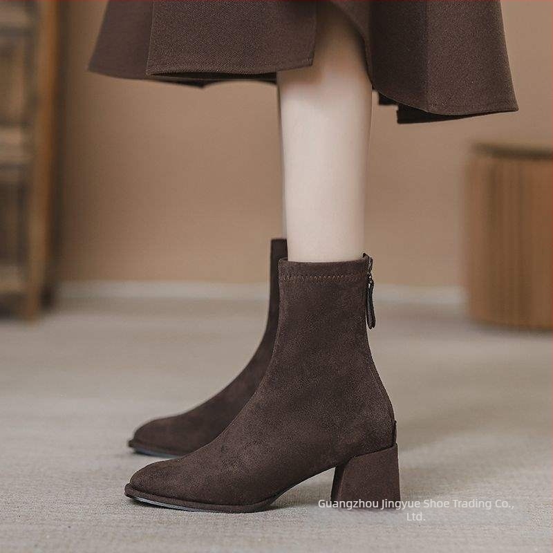 Női Martin csizma hátul cipzárral, kerek orr, alacsony szár, középmagas sarkú, fleece bélés