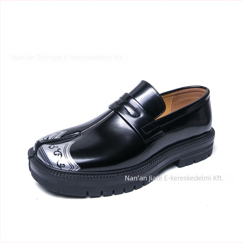 Férfi műbőr cipő, felsőrész műbőr, gumitalp, slip-on, kerek orrú