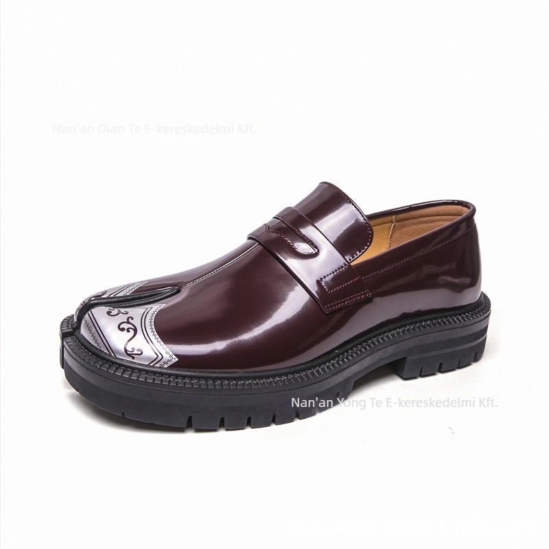 Férfi műbőr cipő, felsőrész műbőr, gumitalp, slip-on, kerek orrú