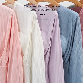 Szoptatós felső négygombos záródással, hosszú ujjú, légáteresztő viszkóz anyag (95-100%), vastag szövet 251-300 g/m²