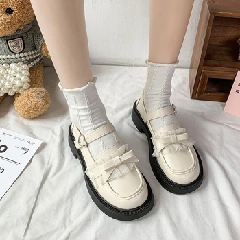 Loafer cipő, kerek orrú, kollegi Mary Jane stílus, alacsony sarka 1-3 cm, csattos zárás