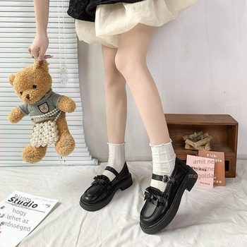 Loafer cipő, kerek orrú, kollegi Mary Jane stílus, alacsony sarka 1-3 cm, csattos zárás