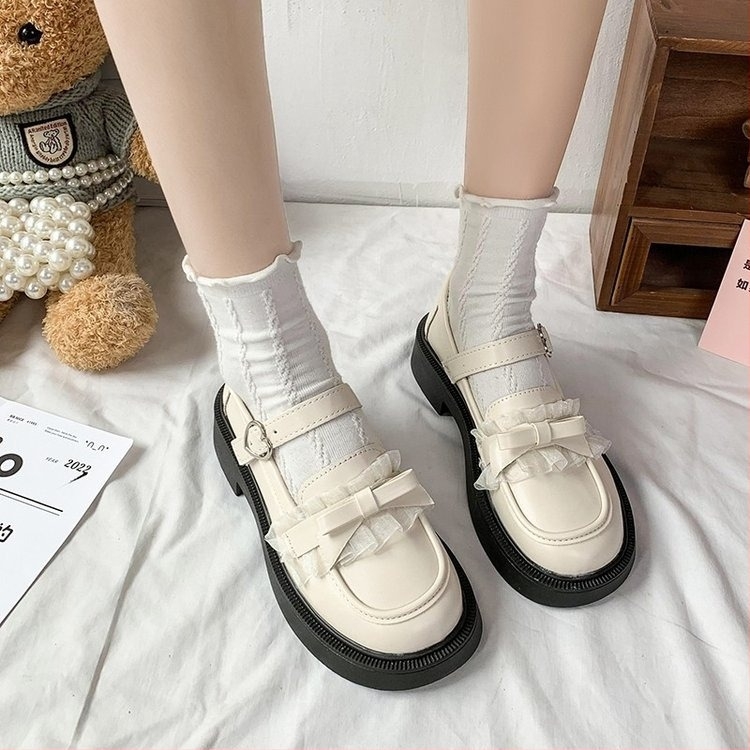 Loafer cipő, kerek orrú, kollegi Mary Jane stílus, alacsony sarka 1-3 cm, csattos zárás