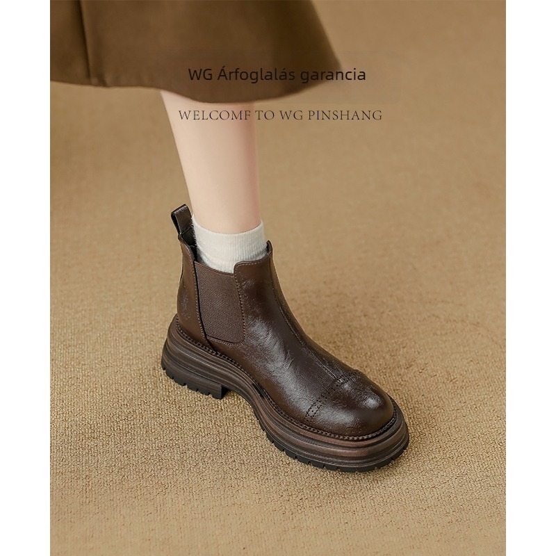 Női Martin csizma, mikroszálas felsőrész, alacsony szár, középmagas sarok 3–5 cm, hátul cipzár, bolyhos belső