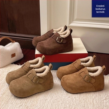 Női téli bakancs vastag talppal, PU felsőrésszel, műszőrme bélés, alacsony szár, rejtett magasságnövelő sarok (3–5 cm), csatos zárás