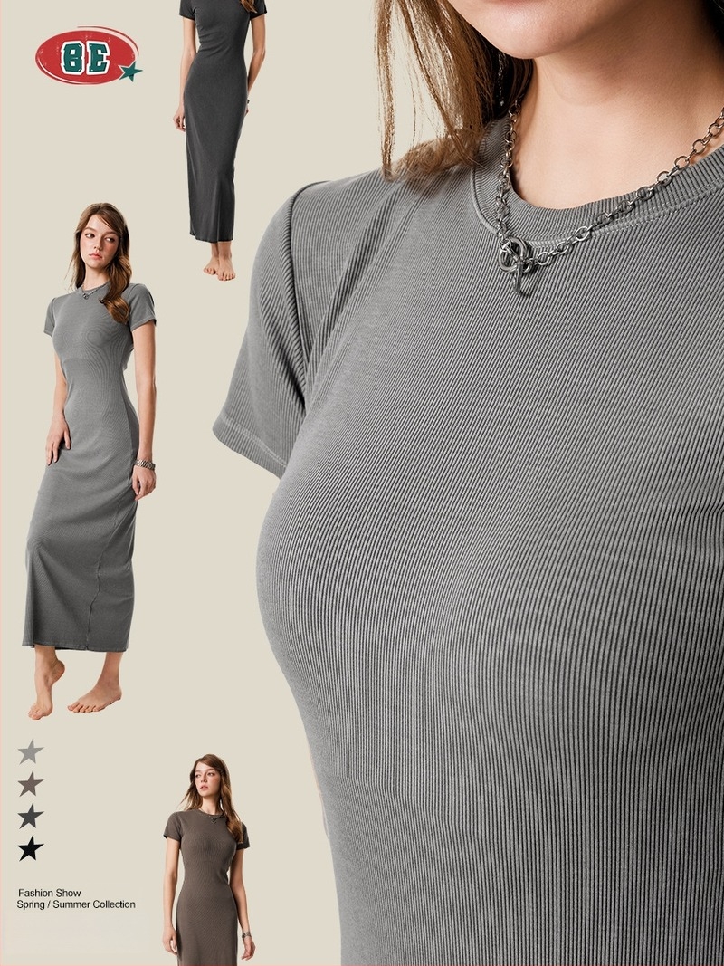 BE THRIVED ruha: karcsúsított bodycon, hosszú ruha, kerek nyakú, rövid ujjú, pamut-kevert anyag