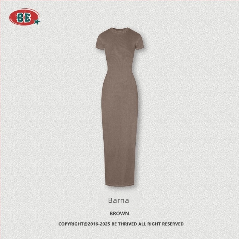 BE THRIVED ruha: karcsúsított bodycon, hosszú ruha, kerek nyakú, rövid ujjú, pamut-kevert anyag