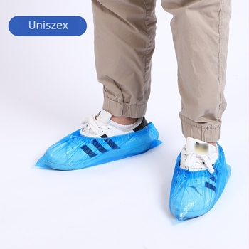 Egyszer használatos, vastagított cipővédők beltéri használatra, csúszásmentes és kopásálló műanyagból (PE/polietilen)