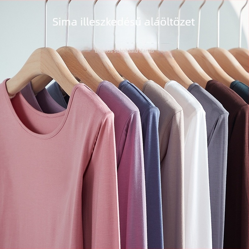 Viszkóz anyagú felső kerek nyakkal, hosszú ujjú, lazán szabott