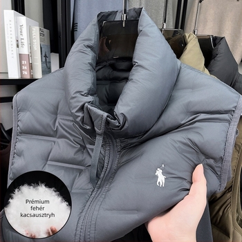 Pehelytöltésű mellény állig érő gallérral, elülső cipzárral, zipzáros zsebekkel, téli viselet