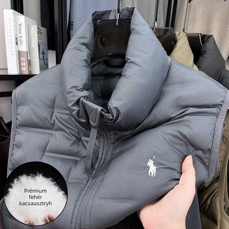 Pehelytöltésű mellény állig érő gallérral, elülső cipzárral, zipzáros zsebekkel, téli viselet