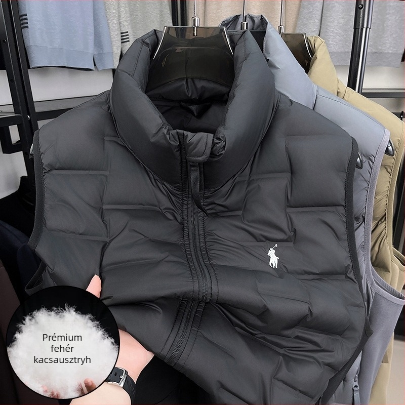 Pehelytöltésű mellény állig érő gallérral, elülső cipzárral, zipzáros zsebekkel, téli viselet