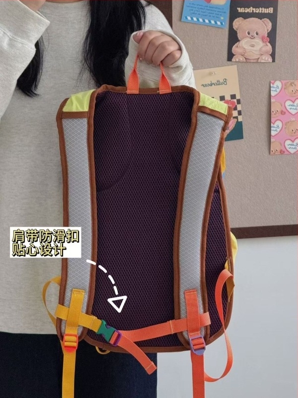 Unisex hegyi hátizsák, vízálló nylonból, kapacitás kevesebb mint 20 L, görbült vállpántok, geometrikus mintázat