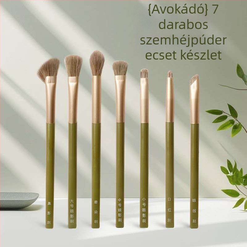 7 részes sminkecset készlet szintetikus sörtével, hordozható, kezdőknek ideális; tartalmazza eyeliner, szemhéj, orr kontúr és highlight ecseteket.