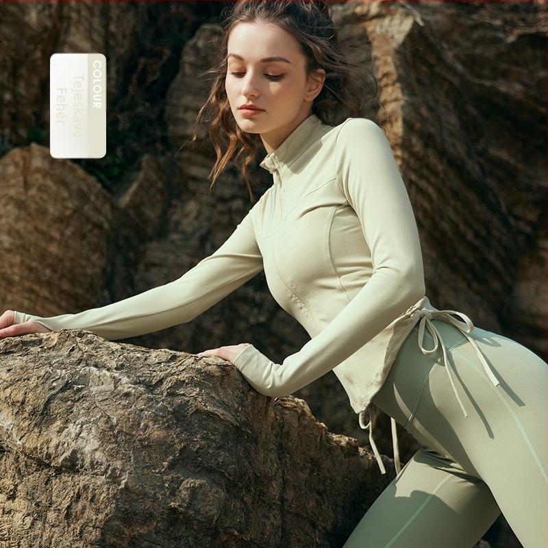 Női nylon-spandex edzőtop cipzárral és húzózsinórral, állógalléros, hosszú ujjú; anyag: 87% nylon, 13% spandex; téli–tavaszi–őszi edzésekhez