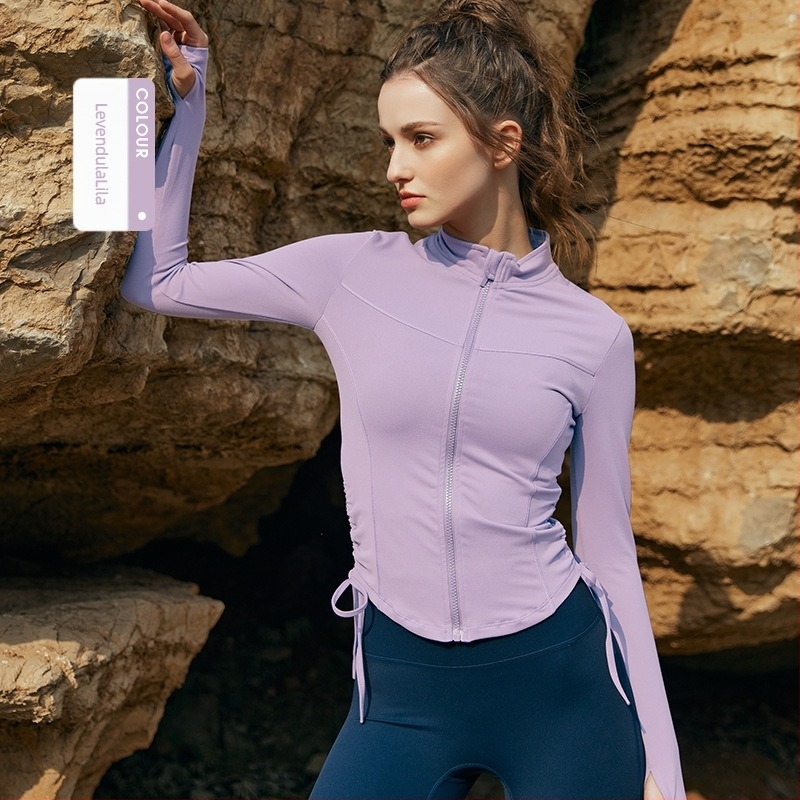 Női nylon-spandex edzőtop cipzárral és húzózsinórral, állógalléros, hosszú ujjú; anyag: 87% nylon, 13% spandex; téli–tavaszi–őszi edzésekhez