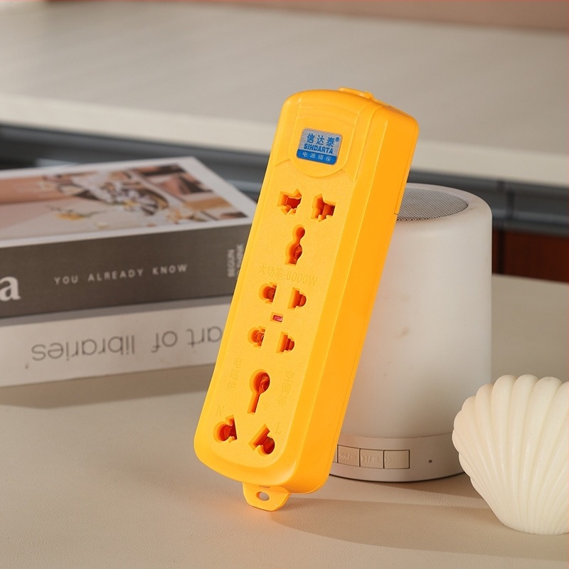 Áramosztó univerzális köraljzattal – 16A, 100–250V, 4000W, réz vezető, lángálló PVC ház