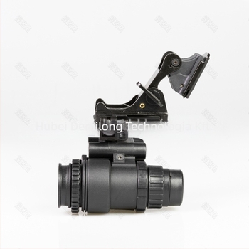 PVS18 monokuláris éjjellátó modell dump truck szettel és FAST/MICH sisak kiegészítőkkel — De Millon; típus: modell éjjellátás; súly: 190 (modell) / 145 (vödör); hatékony látótávolság: 0