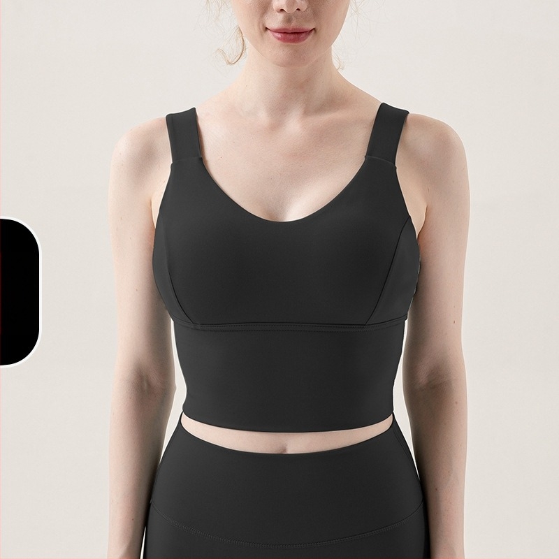 Sportos melltartó; push-up és ütésálló; kosár 3/4; közepes kosár forma; fő anyag 75% nylon, bélés 25% spandex