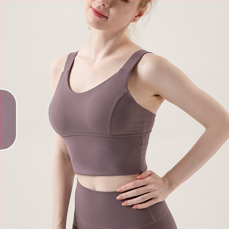 Sportos melltartó; push-up és ütésálló; kosár 3/4; közepes kosár forma; fő anyag 75% nylon, bélés 25% spandex