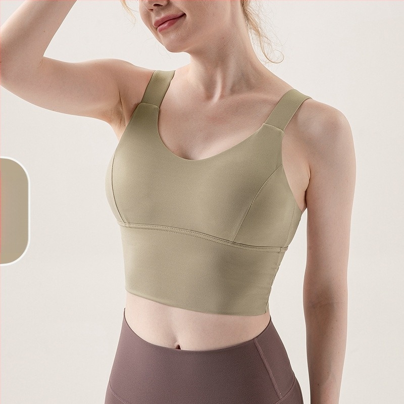 Sportos melltartó; push-up és ütésálló; kosár 3/4; közepes kosár forma; fő anyag 75% nylon, bélés 25% spandex