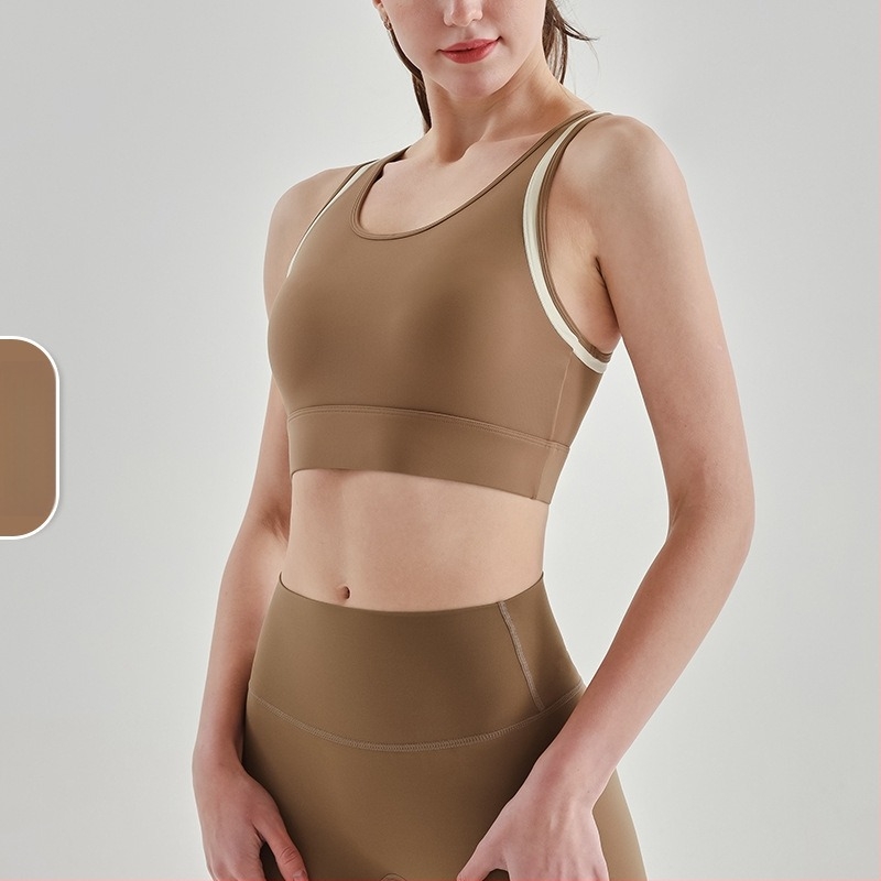 Sportos melltartó; push-up és ütésálló; kosár 3/4; közepes kosár forma; fő anyag 75% nylon, bélés 25% spandex