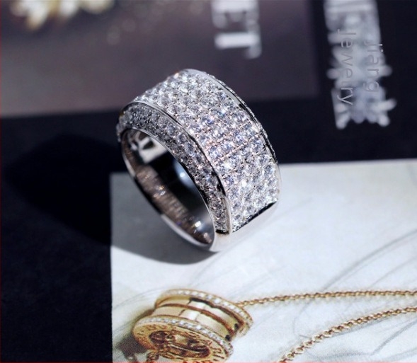 Férfi gyűrű – sárgaréz + fehér acél, geometriai dizájn, mozaik az ötvözetbe illesztett mesterséges kövekkel, esküvői ajándék