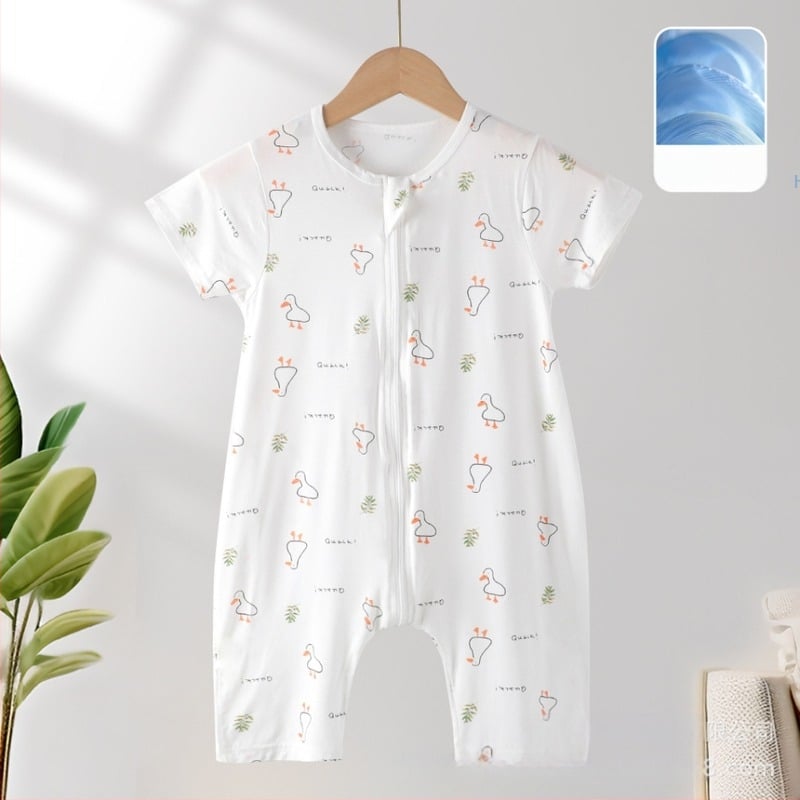 Gyerekek nyári hálózsák – mesefigurás minta, anyag: megújuló rostok, bélés: szintetikus rost, cipzár: nylon, 0-3 éveseknek.