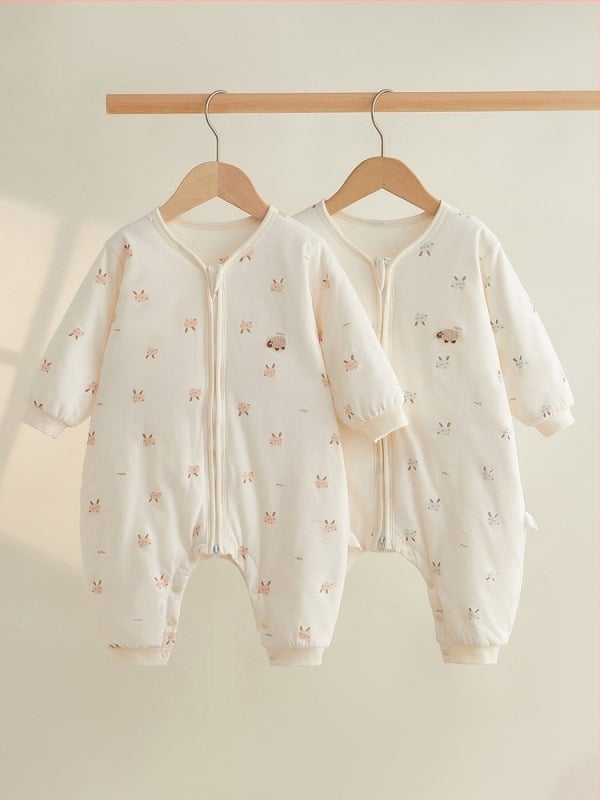 Téli vastag bébi hálózsák hosszú ujjúval és szétválasztott lábakkal, fém cipzár, pamut külső és tiszta pamut bélés