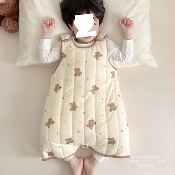 Baba ujjatlan alvózsák body tiszta pamut quilt anyaggal, kasmír töltettel, pamut bélés, rajzfilmszerű stílus