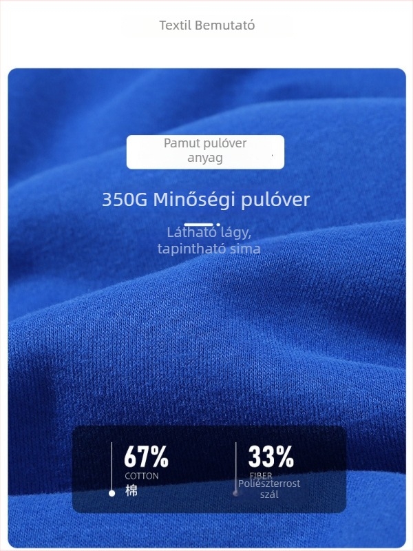 Pamut pulóver poliészter béléssel, laza szabás, gallér nélküli, elöl egygombos placket, digitális nyomtatás logóval.