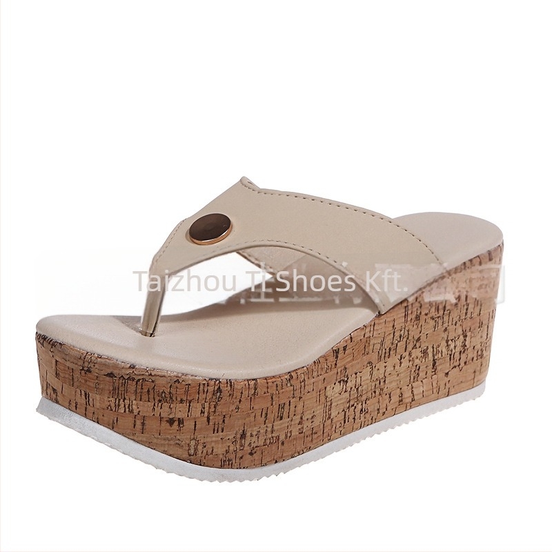 Női wedge szandál, felső rész szintetikus bőrből, talp gumiból, sarokmagasság 8 cm, talpvastagság 8-11 cm