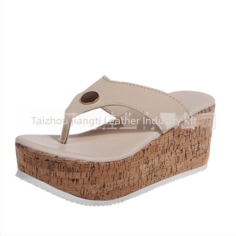 Női wedge szandál, felső rész szintetikus bőrből, talp gumiból, sarokmagasság 8 cm, talpvastagság 8-11 cm