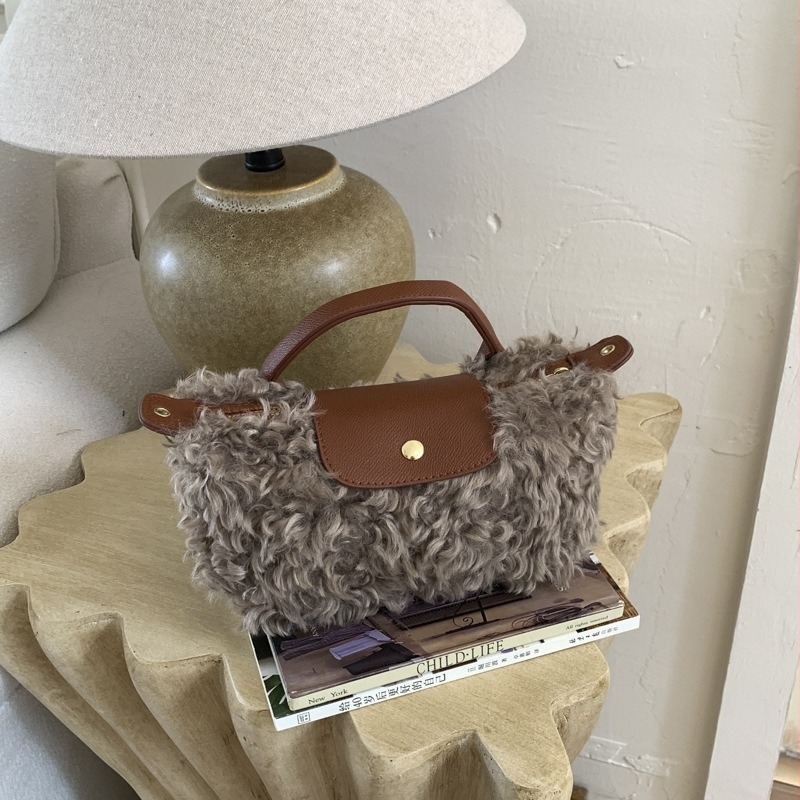 Női crossbody táska — városi minimalizmus stílus, PU anyag, dumpling forma, cipzáras nyitás, poliészter bélés