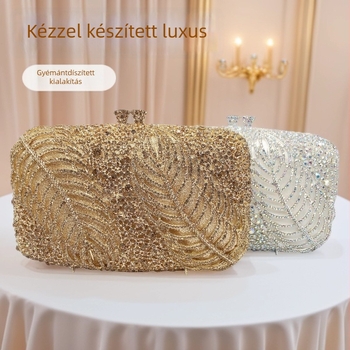 Levél alakú strasszos clutch táska | Fém anyag, vízszintes téglalap alakú forma, mágneses zár, szintetikus bőr belső, dokumentumtartó rekesz
