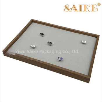 Diófa mintázatú fa gyűrűk kiállító tálca, opciók: 8 gyűrű, 12 és 24 rekesz