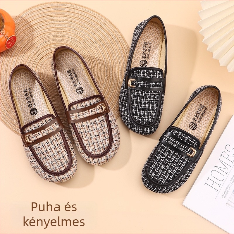 Női vászon slip-on cipő, kerek orrú, kockás pamut felsőrész, gumitalp, lapos sarok.