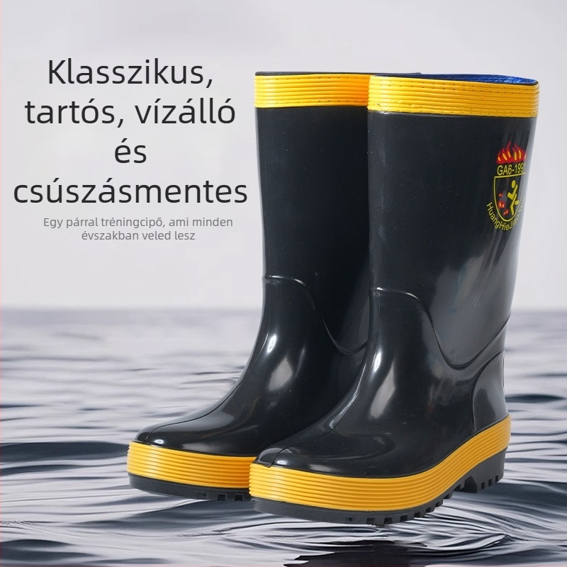 Munkavédelmi esőcsizma PVC felsőrésszel, középmagasságú szár, kerek orr, 3–5 cm magas sarka, csúszásmentes és kopásálló.