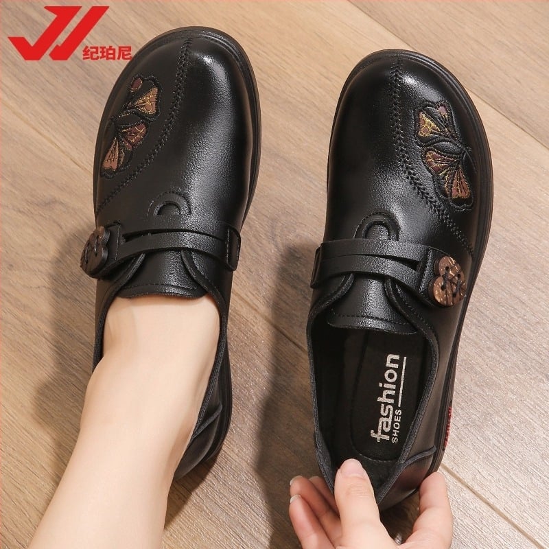 Középkorú és idős nőknek készült bőrs slip-on cipő — puha talp, légáteresztő, csúszásmentes, poliuretán talp, alacsony lapos sarok 1–3 cm