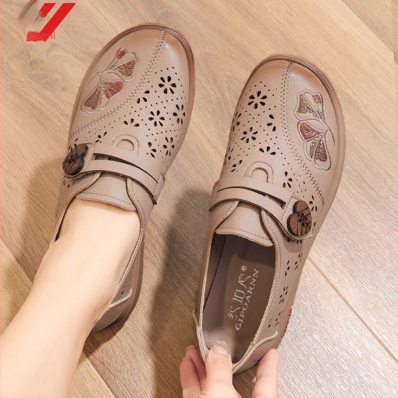 Középkorú és idős nőknek készült bőrs slip-on cipő — puha talp, légáteresztő, csúszásmentes, poliuretán talp, alacsony lapos sarok 1–3 cm
