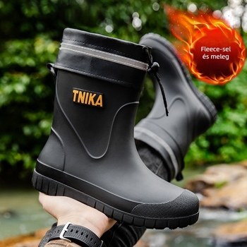 Férfi esőcsizma (PVC felső rész; műanyag talp; középméretű cső; belső fleece bélés; alacsony sarka)