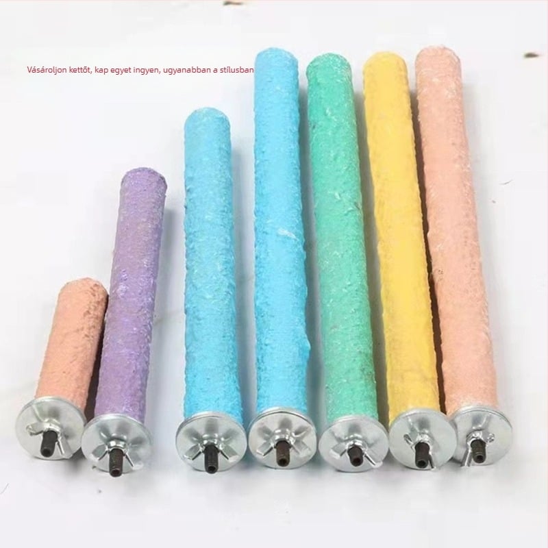 Papagájoknak készült karmok és csőr reszelő játék, kapaszkodó állvánnyal, felnőtt madarak számára.