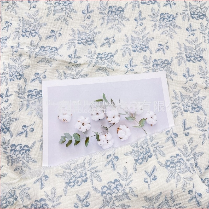 Kétszór pamut krepp pizsamaanyag virágos pozícionált nyomással, 100% pamut, pizsamákhoz, otthoni ruházathoz és babaruhákhoz, egész éves használatra