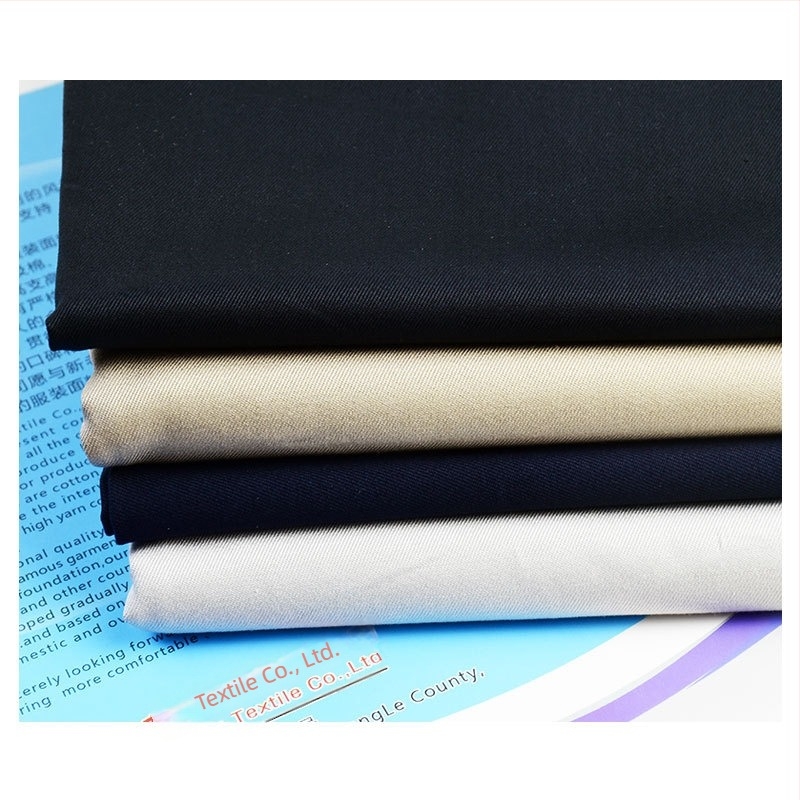 Pamutból készült rugalmas nadrágszövet, 180 g/m², négyirányú elasztikusság, twill szövésű, tavasz–nyár használatra