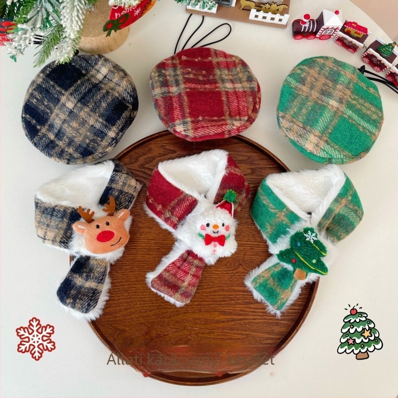 Karácsonyi készlet háziállatoknak: macska sál és béret sapka kockás mintával, Cartoon stílus, poliészter, kézzel készített, univerzális illeszkedés