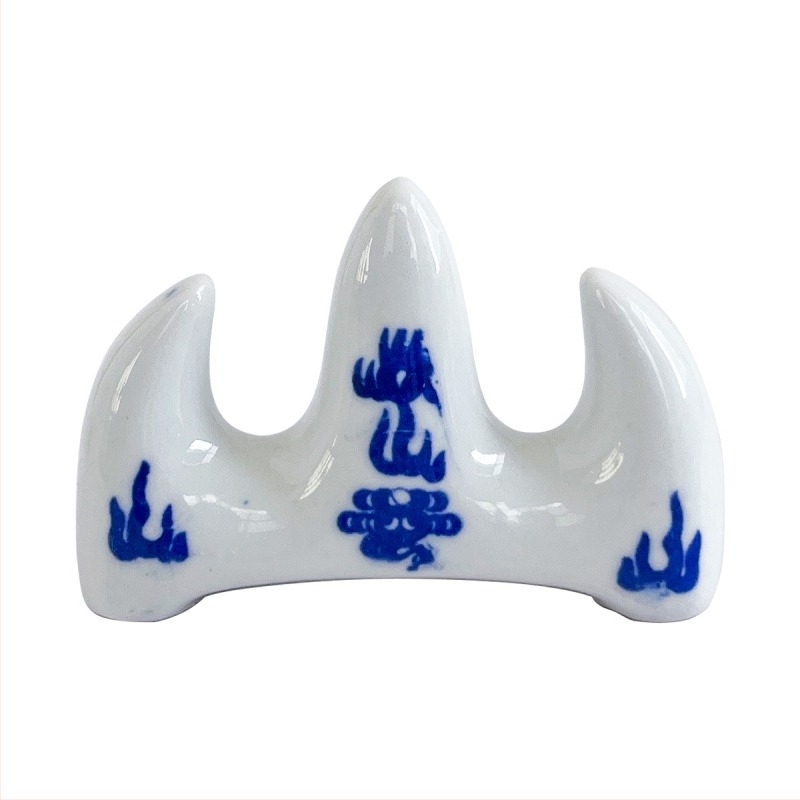 Kerámia hegy alakú ecset- és tolltartó, kék-fehér porcelán stílusban, festéshez és művészeti oktatáshoz
