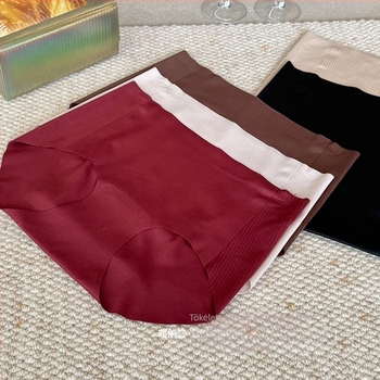 Drót nélküli melltartó készlet, lélegző nylon anyagból, bélés spandex 30% alatt, 3/4 kosár, vékony formázott kosár, rögzített vállpántok, puha hátsó támasz