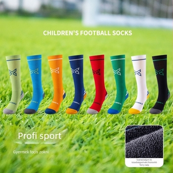 Gyermekek futball zoknijai sportzokni, törlő aljú, csúszásmentes felszín, légáteresztő és izzadságot felszívó, hosszú cső alakú, betűs mintázat